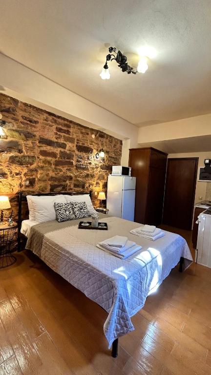 Jasmine Kampos, Chios