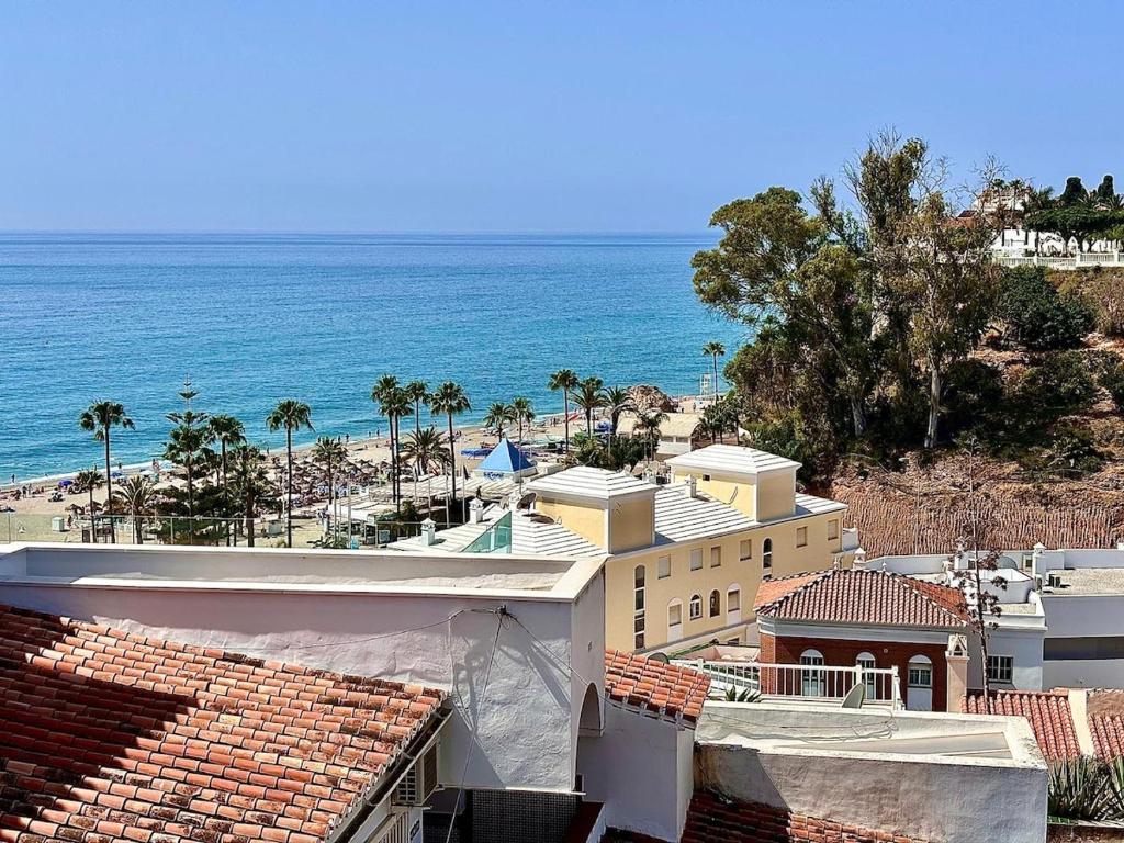 A2405 Modern 2 bed 2 bath Penthouse Burriana Beach - 4
