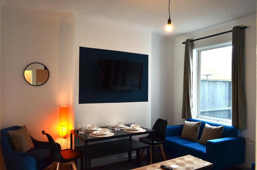 Spacious 4-Bedroom Home Near University of Hull, Hull