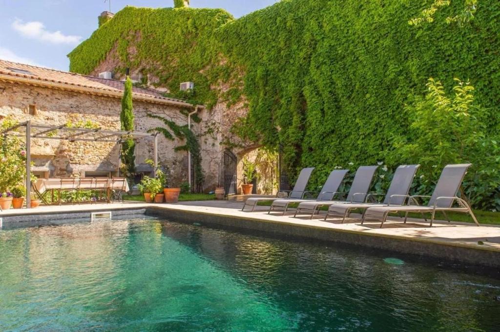 Charming House With Pool In Occitania, Roujan