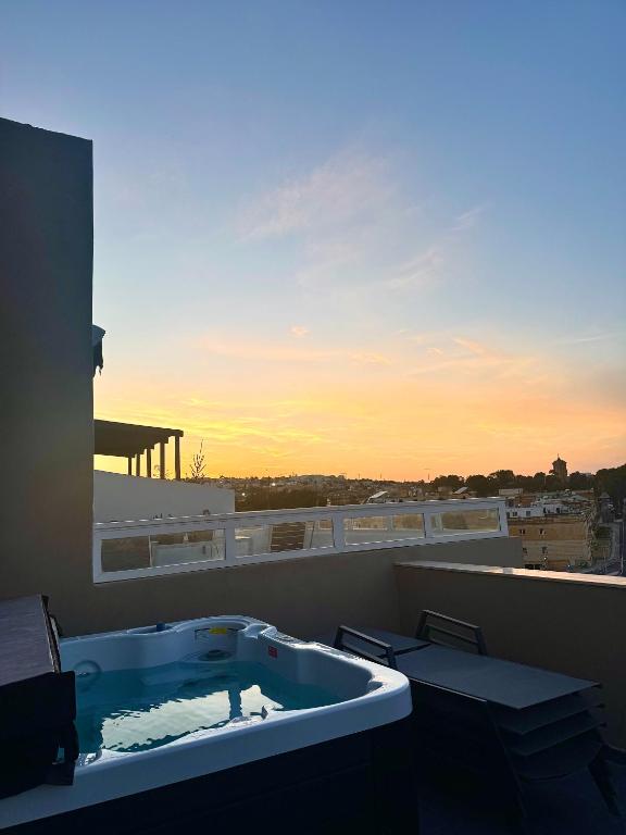 The Collective, Is-Swieqi