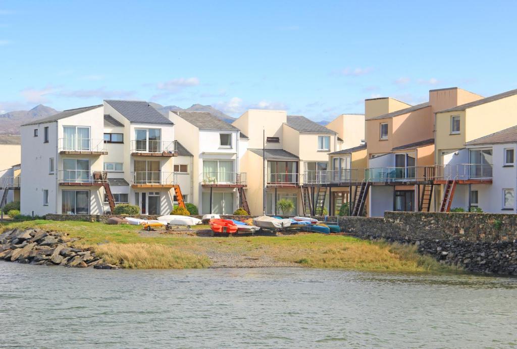 Dros Y Dwr, Porthmadog