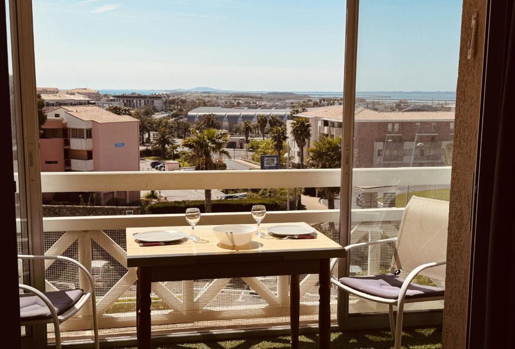 Sete T2 avec piscine, parking, proche des plages - 2