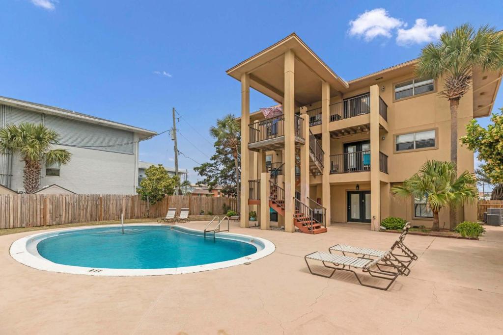 Bluefish Community Pool and Minutes Walk To The Beach, Fort Walton Beach