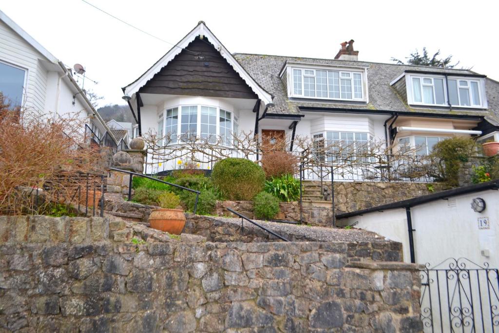 Lighthouse Cottage, 19 Broadlands, Shaldon, Shaldon