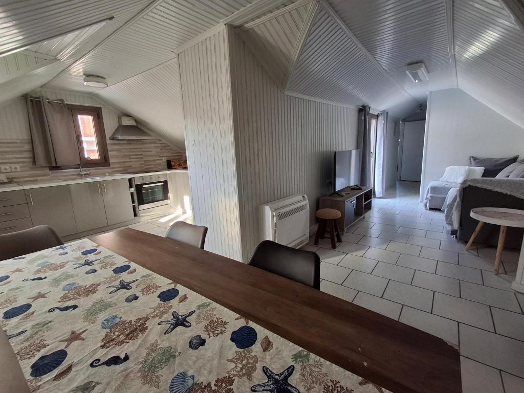 Efi's Loft, Agia Effimia