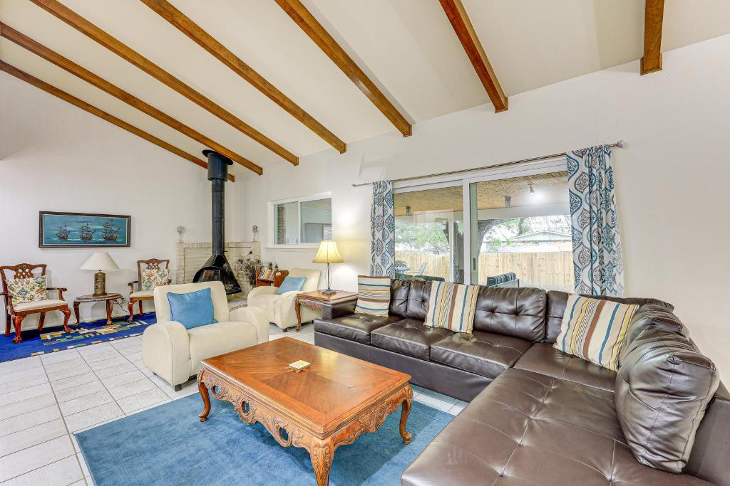 Charming San Antonio Abode about 10 Mi to River Walk!, San Antonio