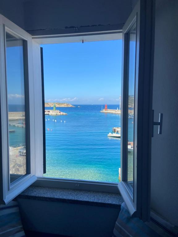 Occhio sul mare, Isola del Giglio