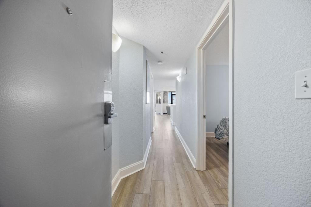 Charming 3BR 2BA Oceanfront Condo, Myrtle Beach