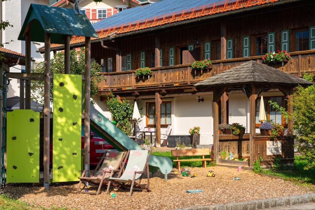 Café Chiemgau und Gästehaus - 3