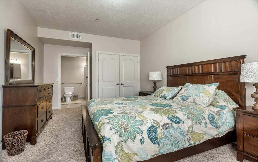 Downtown Condo Near Convention Center (Disability Access)