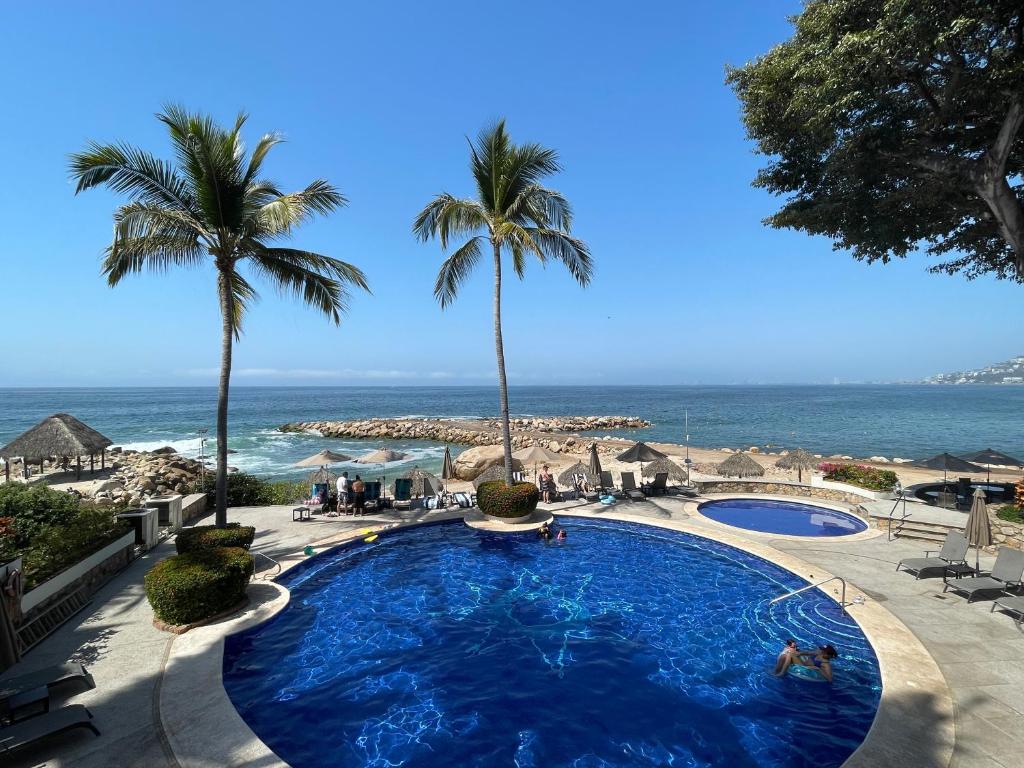 Ocean Front, 3 bedroom, 3 bathroom, Casa Natalia, Playa Esmeralda, Puerto Vallarta