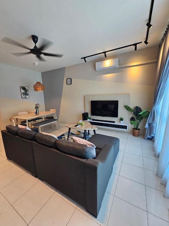 CozyHome - 3 bedroom Town House with unlimited free Wi-Fi, Sitiawan