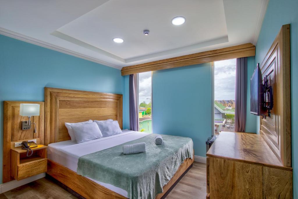 Airport Suites Hotel