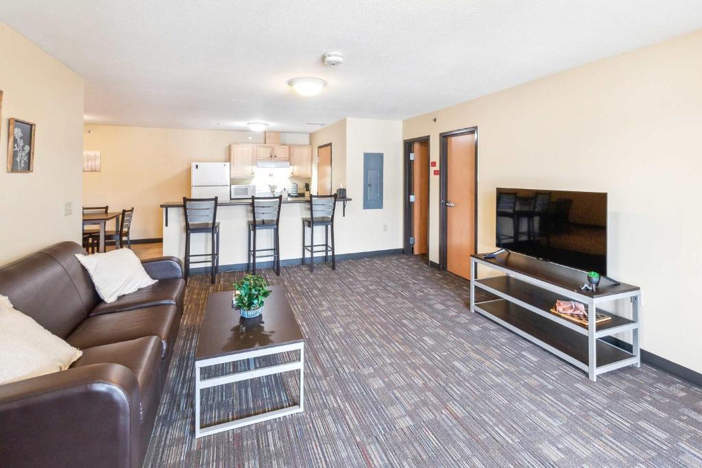 Work Relax Repeat in a Bright and Spacious Stay, Mansfield