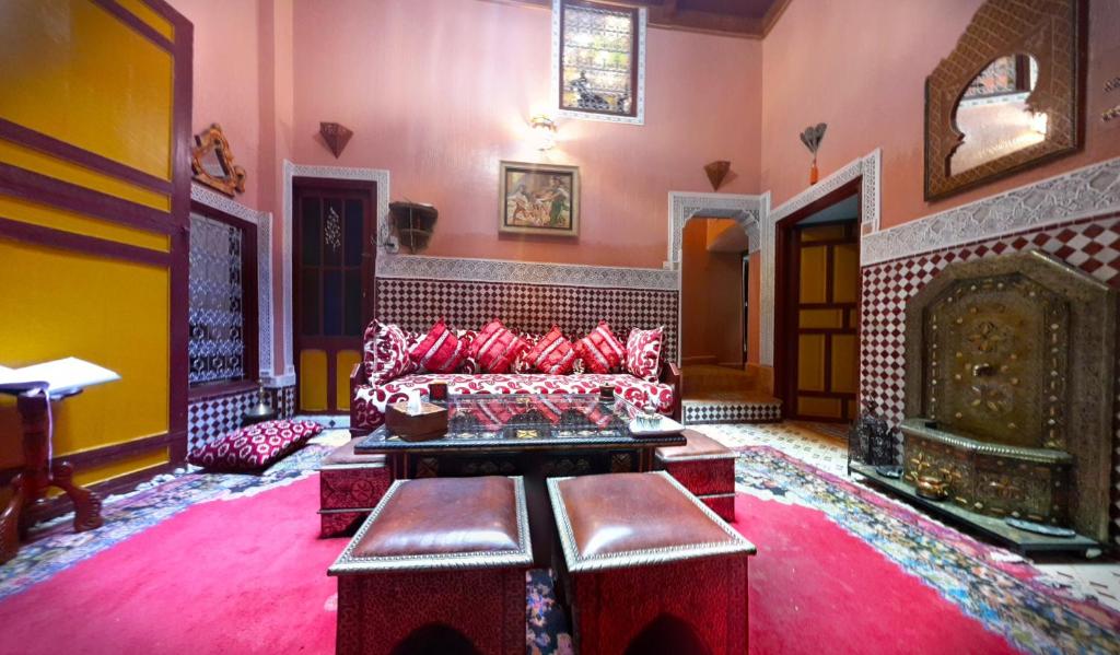 Shared lounge/TV area