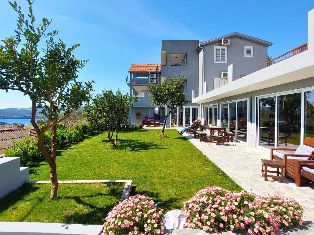Mio Monte Apartments - Free Parking and Wi-Fi - Calm, Garden, See and Mountain View, Tivat - Porto Montenegro 2km - 3