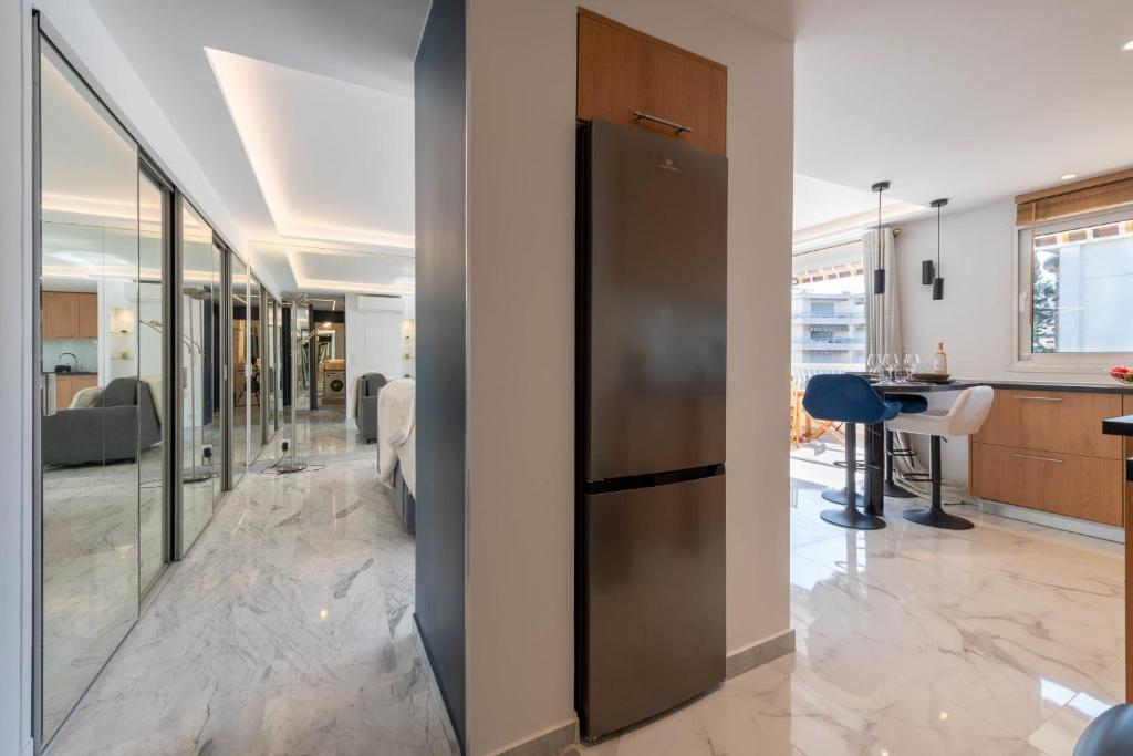 Spacious 1-Br Apartment with Terrace Heart of Cannes - 5
