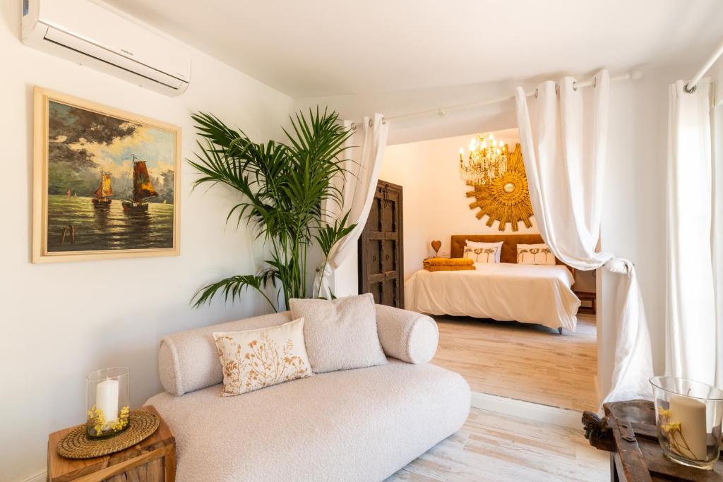 Sol Amarillo, Mijas Costa