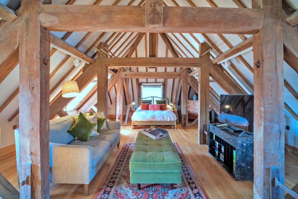 Finest Retreats - The Loft at Brackley Town Hall, Brackley