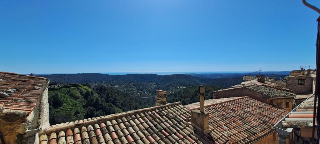 Charmant appartement au coeur du village avec vue mer - 2