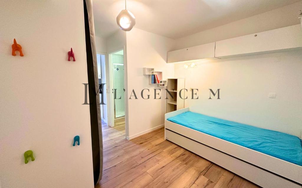 Pinea - Appartement rénové les pieds dans l'eau avec chambre séparée et parking à Calvi - 3