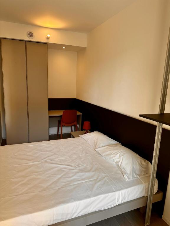 Navigli relax with private balcony and parking - 5