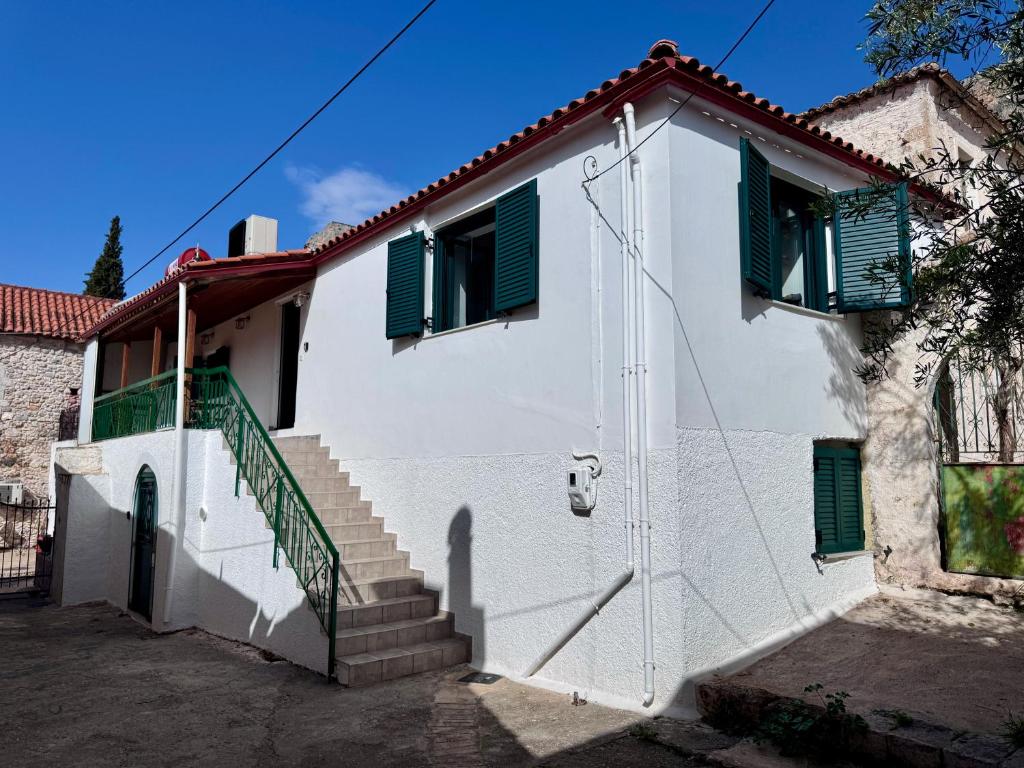 CosinesHouse, Leonidio