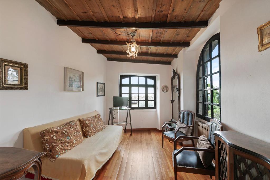 Teseo House | Lake View & Terrace - Happy Rentals - 4