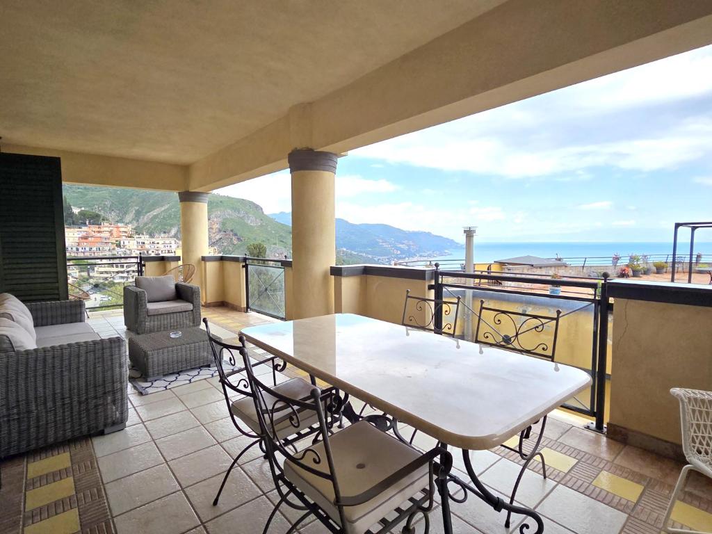 Taormina Ibiscus Apartment by Taormina Holidays - 5