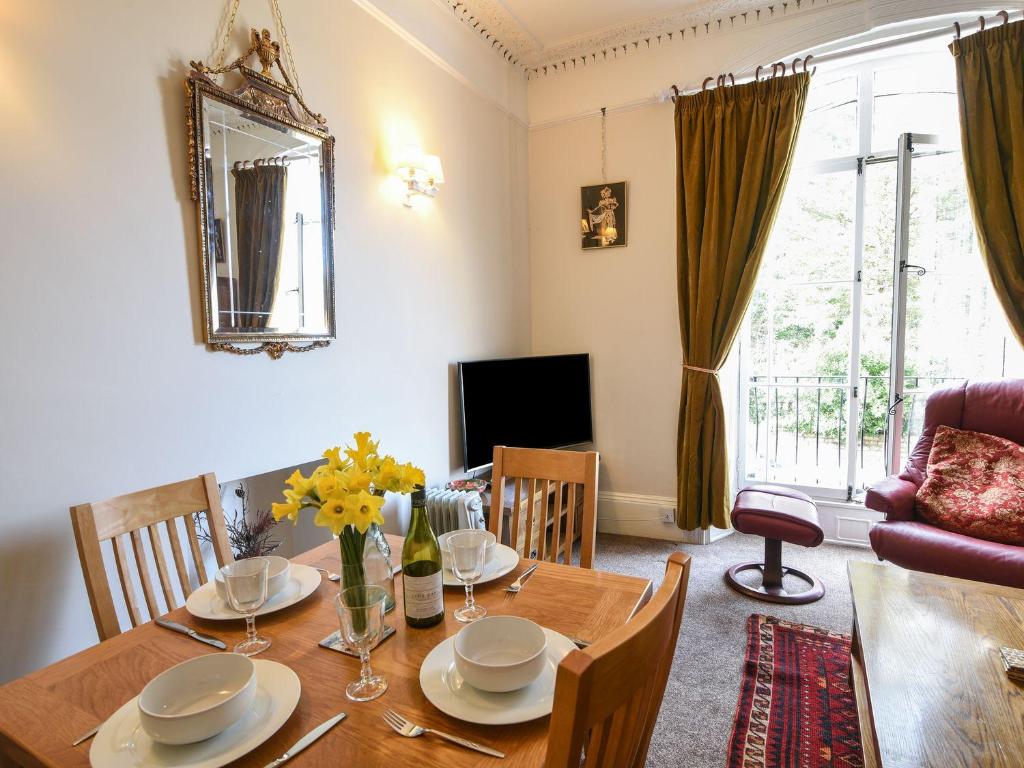 Flat 2, St Agnes House, Lyme Regis photo 3