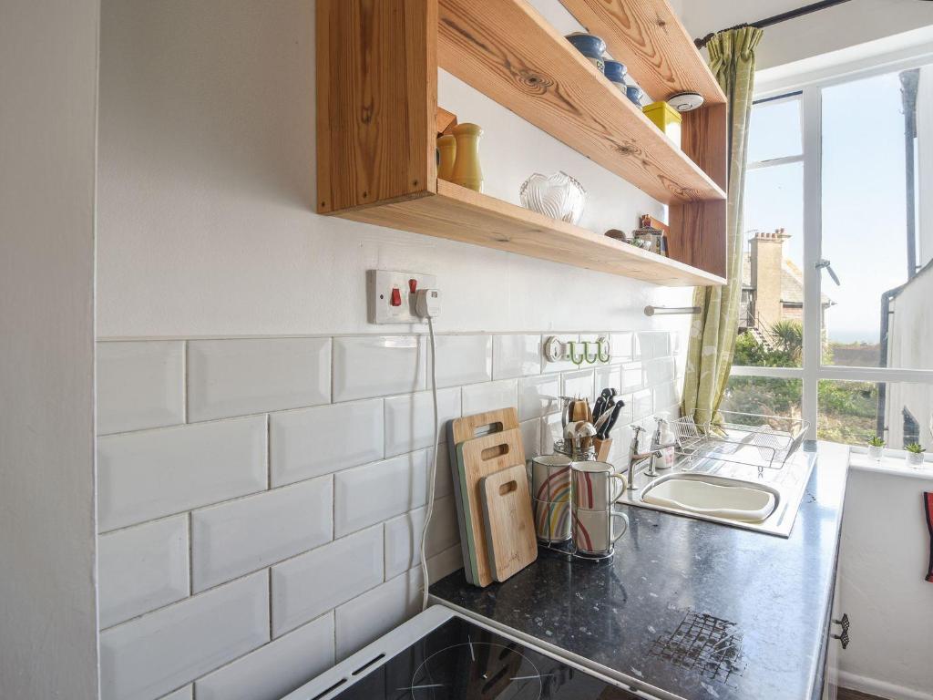 Flat 2, St Agnes House, Lyme Regis photo 5