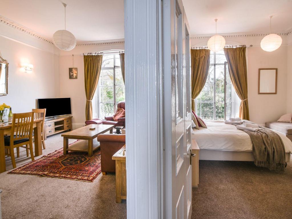 Flat 2, St Agnes House, Lyme Regis photo 2