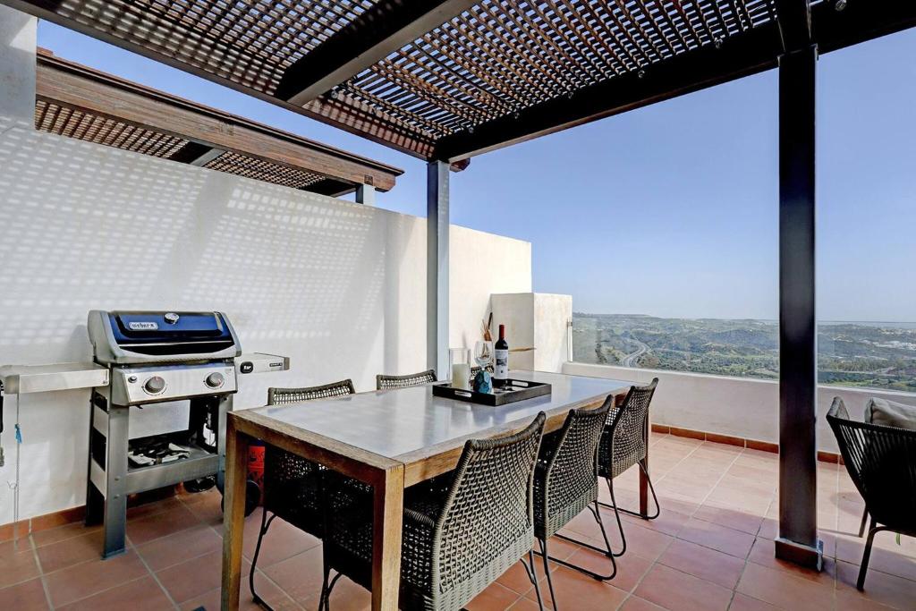 102 La Cala Hills Club 2 Bed Duplex Penthouse Sea Views and Hot Tub for hire 35EUR per night - 5