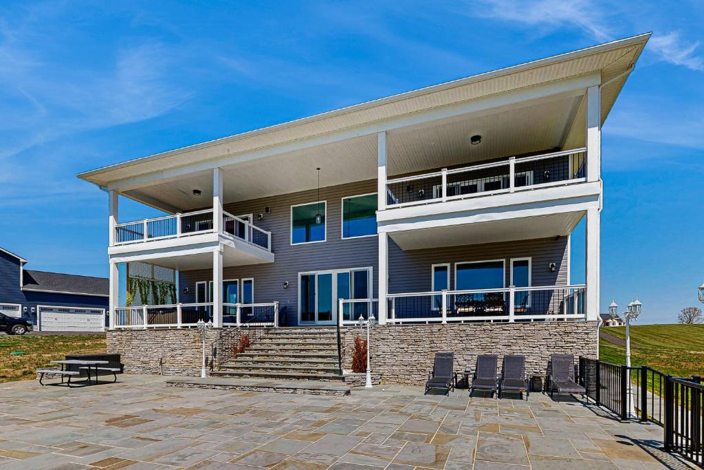 Sunset Valley, Kirk O'Cliff