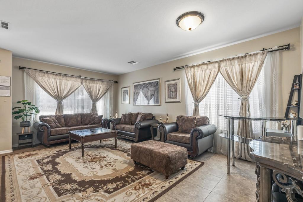 Entire Home in Surprise Downtown, Arizona, Surprise