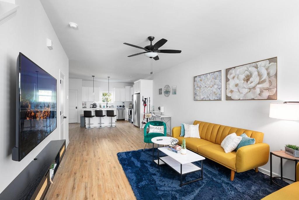 Perfect Getaway Prime Location Game Room And HotTub, Charlotte