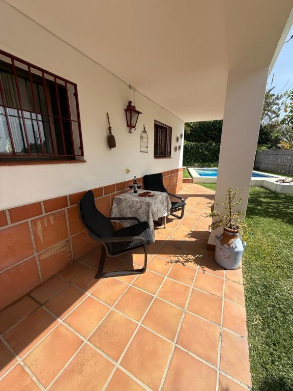 Private Villa Nerja, large private pool, gardens & Parking - 5