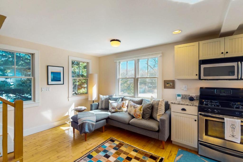 The Dinah Shore, Provincetown