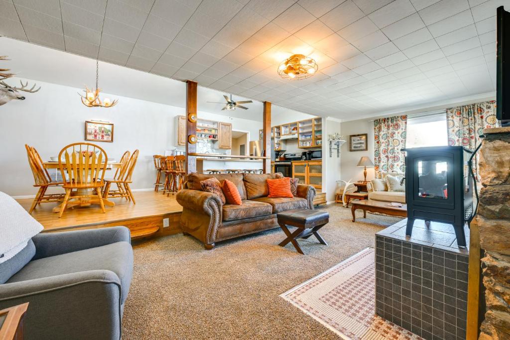 8 Mi to Hiking Home with Patio in Dtwn Pioche, Pioche