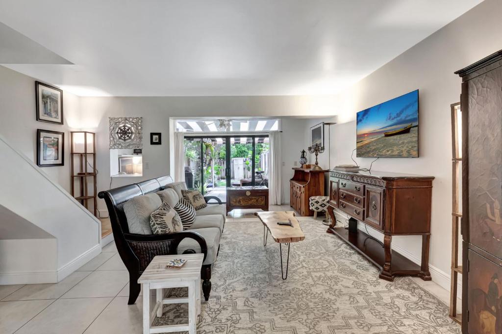 Magnificent Beach Townhome Steps from Atlantic Ave, Delray Beach