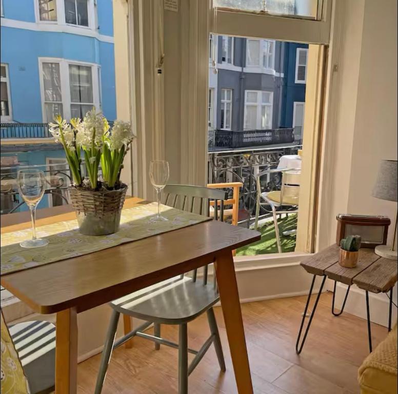Seaside Balcony Apartment, Brighton and Hove