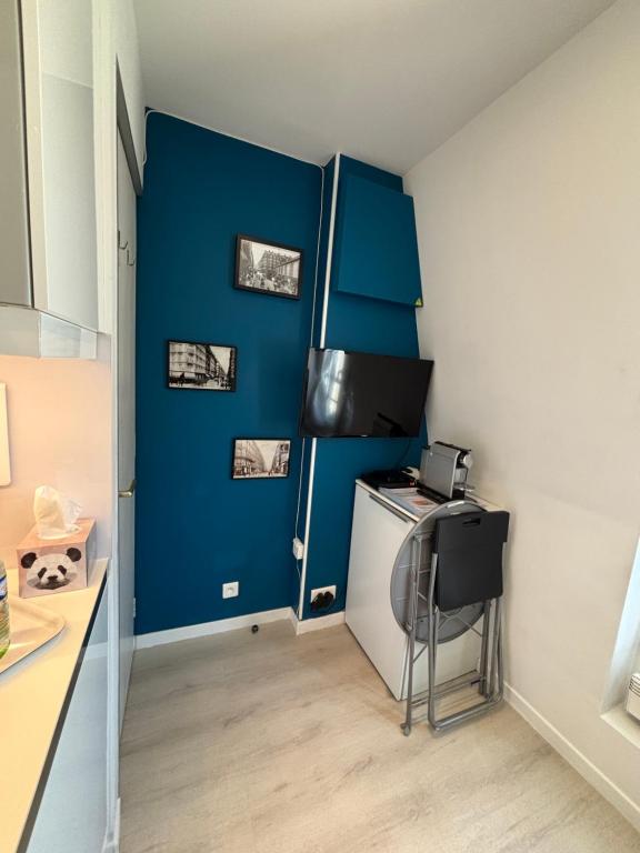 Paris 17ème - STUDIO compact 10m2 -110 sqf - coeur BATIGNOLLES - ideal SOLO traveler - 5