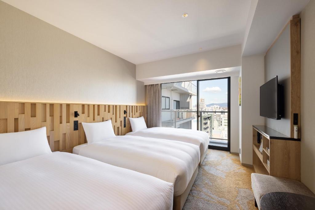 Hotel Room 5