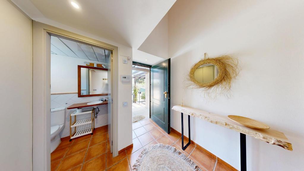 Lamb's Ears, L'Ampolla