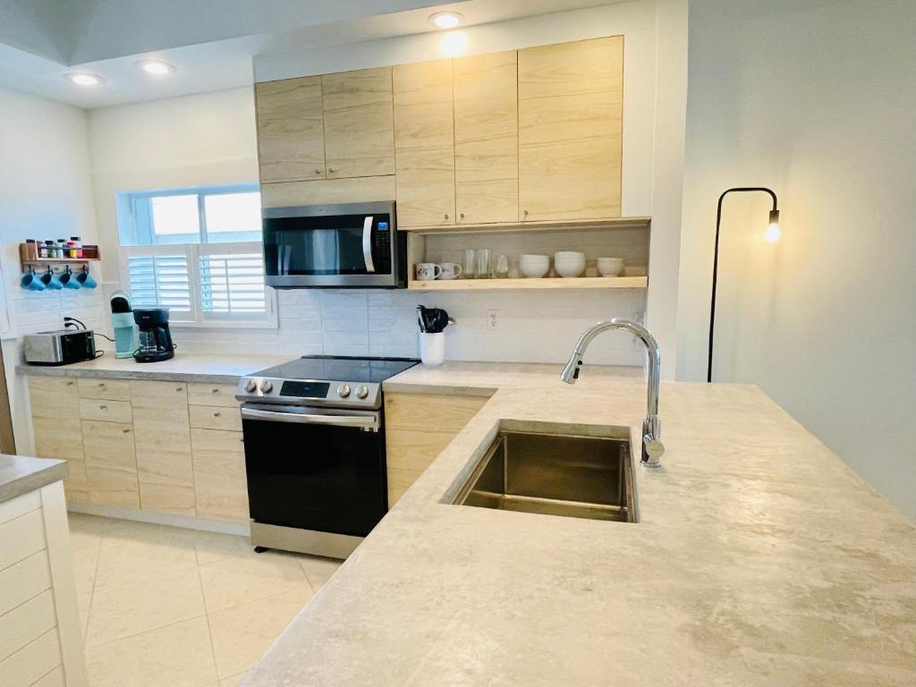 Breathtaking Views at Seaspray - Oceanfront accomodations, Sanibel