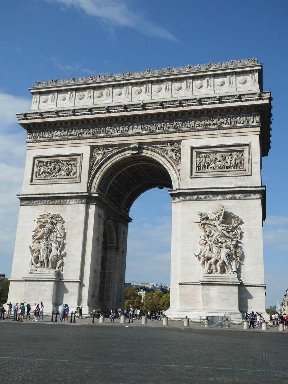 CHAMPS ELYSEES - ARC DE TRIOMPHE - 2