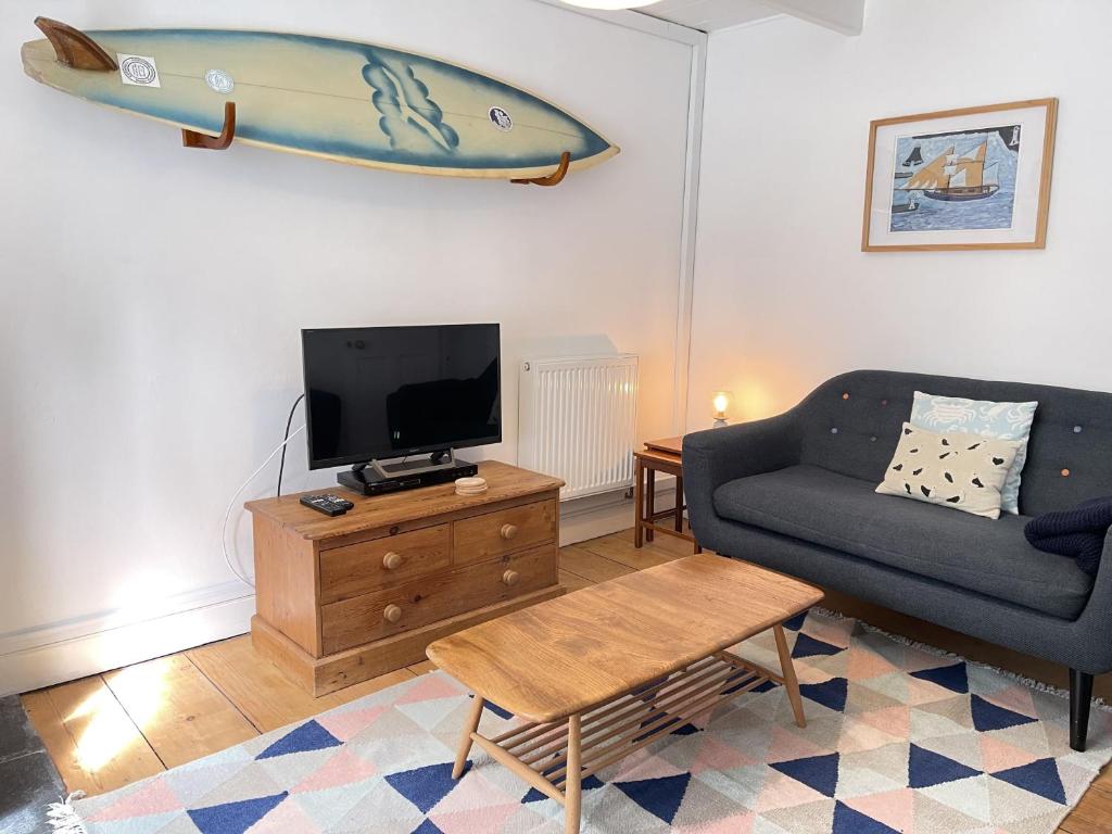 2 Upper Meadow - near to Porthmeor Beach, St Ives