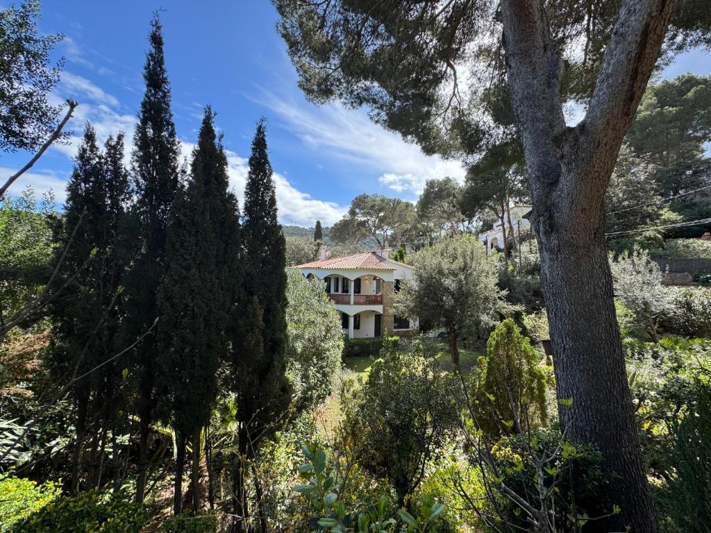 Begur Sa Riera, appartement de charme, jardin, pour 4 personnes à 5mn de la plage, Begur