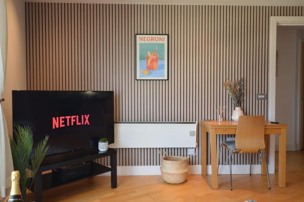 Luxury Cove at the Docks, Leeds